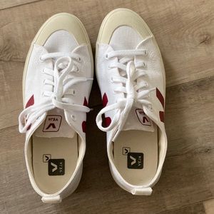 Vera Sneakers (canvas non-leather)